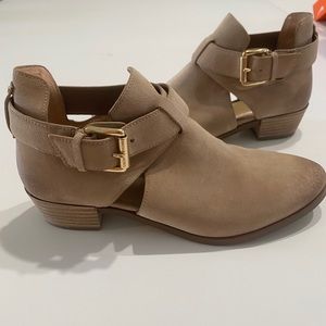 Michael Kors size 7 W pre-owned low cut boots